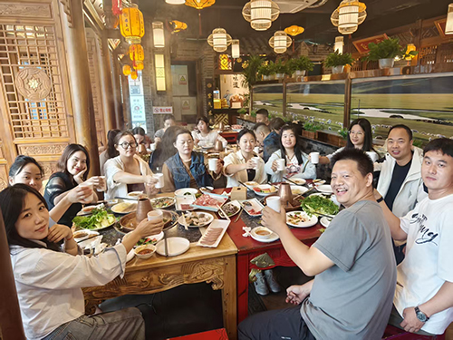 情滿中秋迎國(guó)慶，凝心聚力再出發(fā)